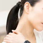 首こり